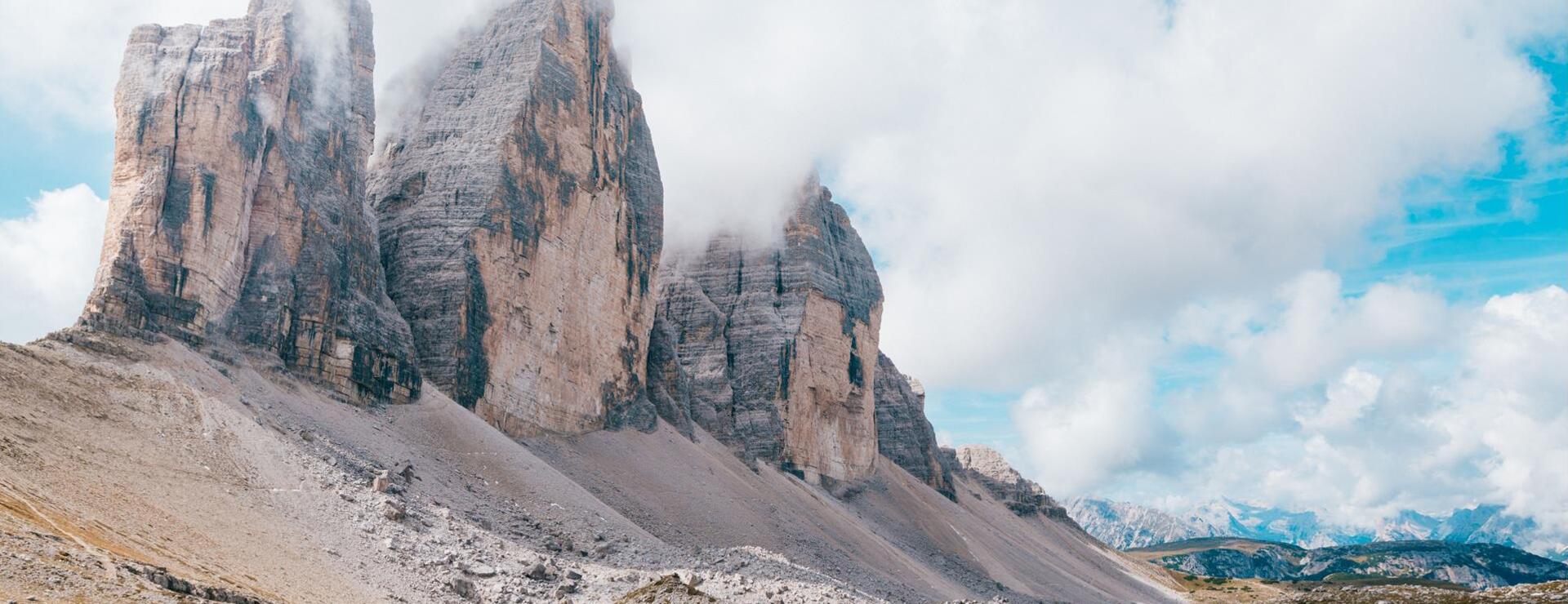 pexels-simonmigaj-748898